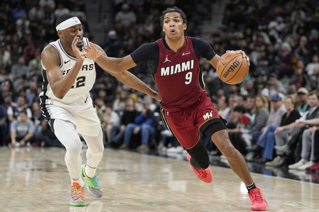 Miami Heat obtiene quinta victoria en linea tras vencer a San Antonio