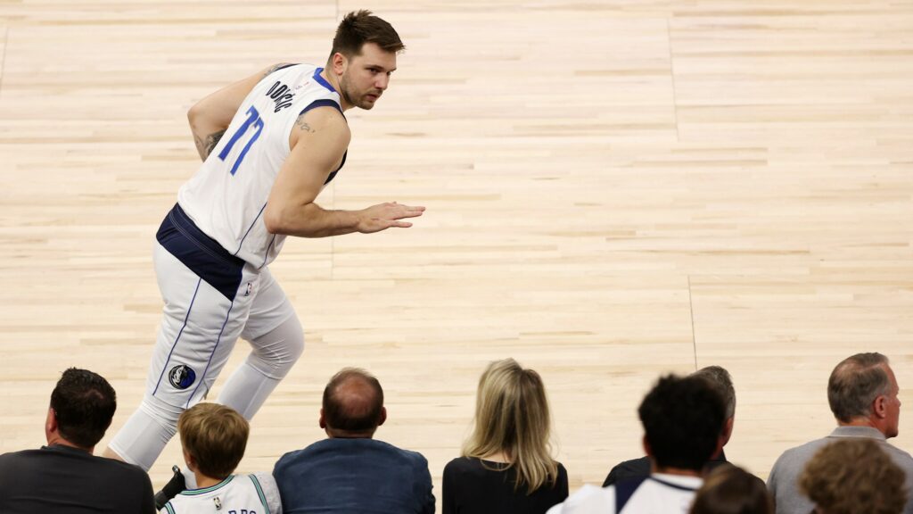 Doncic anota su mayor cantidad de puntos en estos playoffs y Mavericks avanzan a final