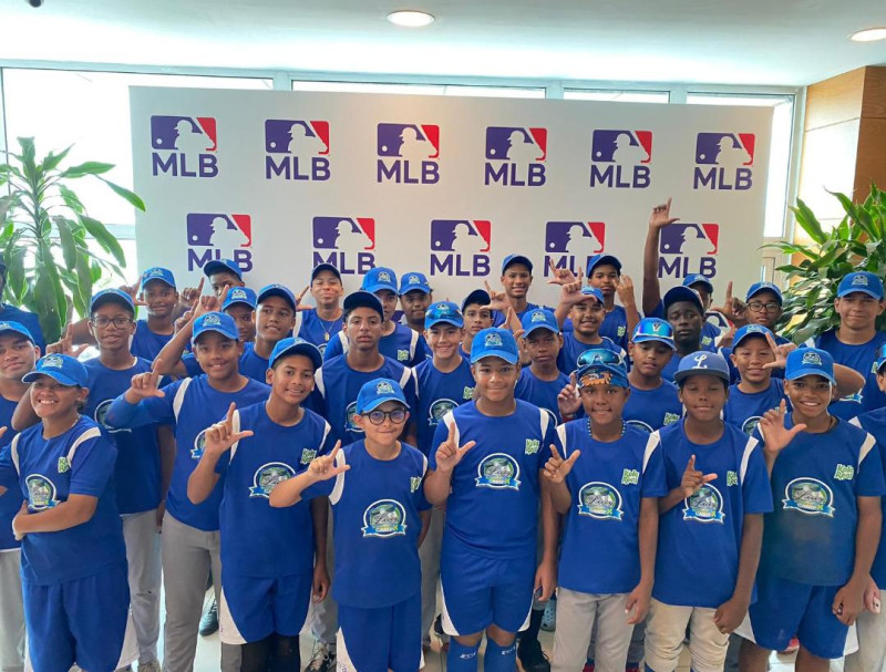 Licey Summer Camp gira una visita a las instalaciones de Major League Baseball
