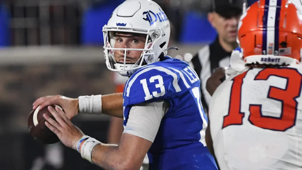 Riley Leonard se compromete con Notre Dame