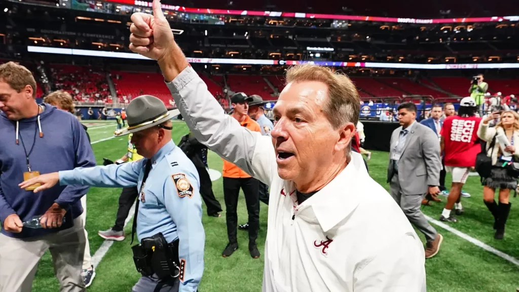 Nick Saban anuncia su retiro del football colegial