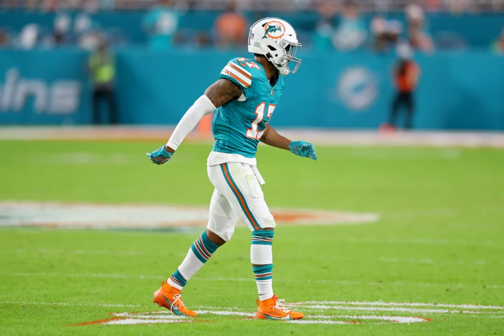 Dolphins informan que Jaylen Waddle se lesionó la parte alta del tobillo