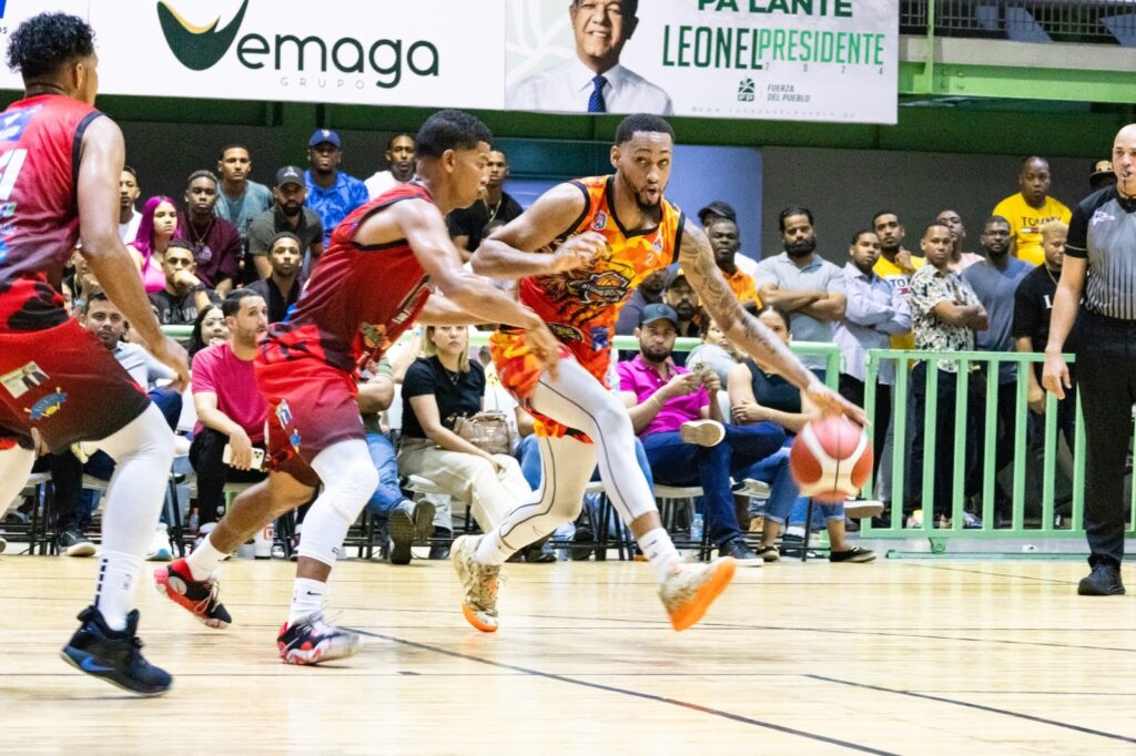 Savica y Antonio Guzmán disputarán final torneo basket superior de Higüey