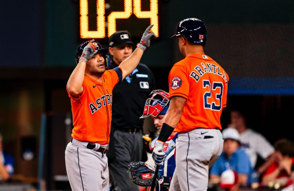 Astros logran primera victoria y ponen 2-1 la serie