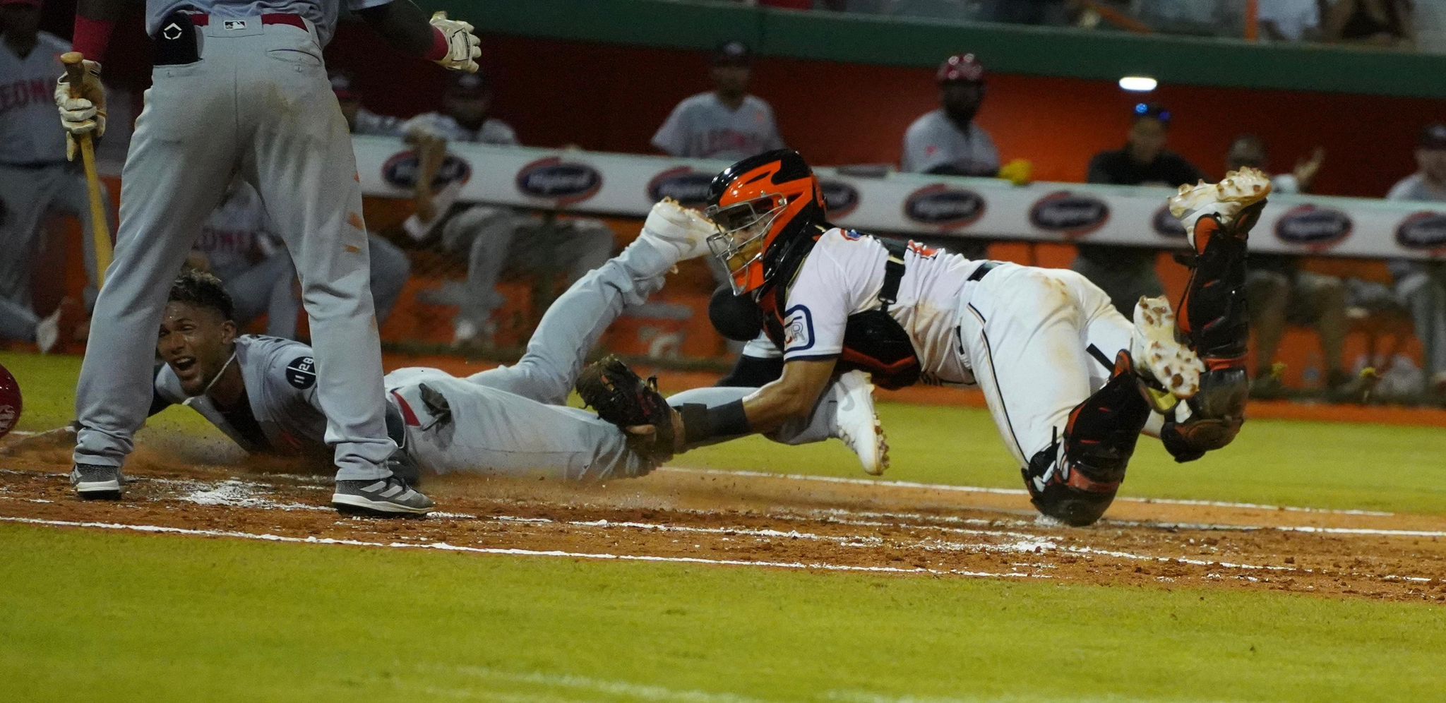 Toros vencen a Escogido y quiebran empate en la clasificación