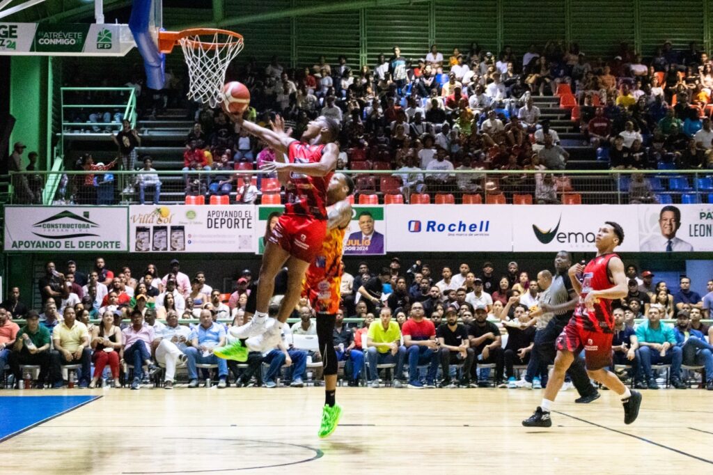 Clubes Centro y Cambelén presentan Resistencia basket Higüey