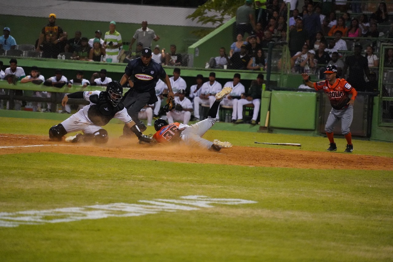 Estrellas vence a Toros en San Pedro de Macorís