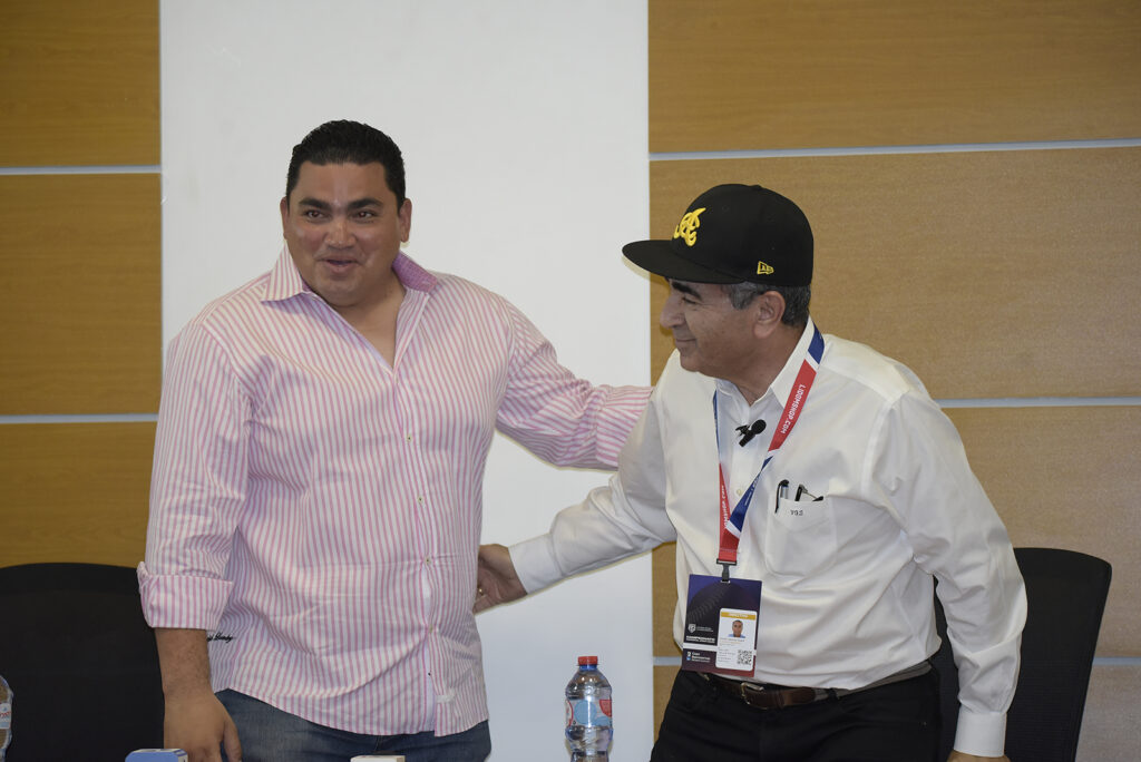 Águilas extienden contrato a Ángel Ovalles