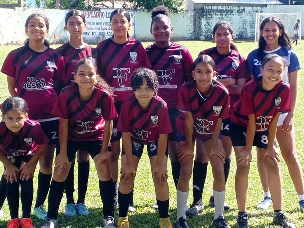 Academia Robinson Peralta gana torneo fútbol femenino