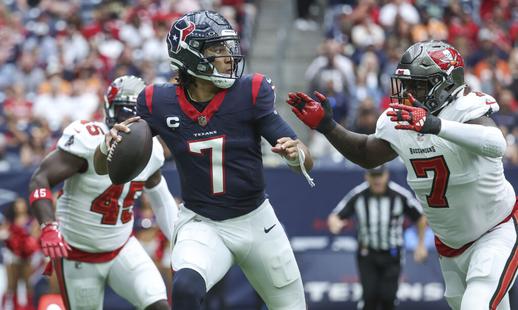CJ Stroud rompe récord de yardas para un novato y guía a victoria frente a Buccaners