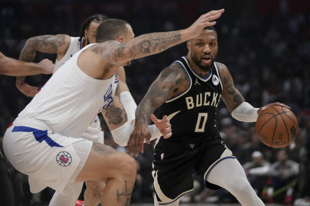 Damian Lillard comanda a los Bucks sobre los Clippers