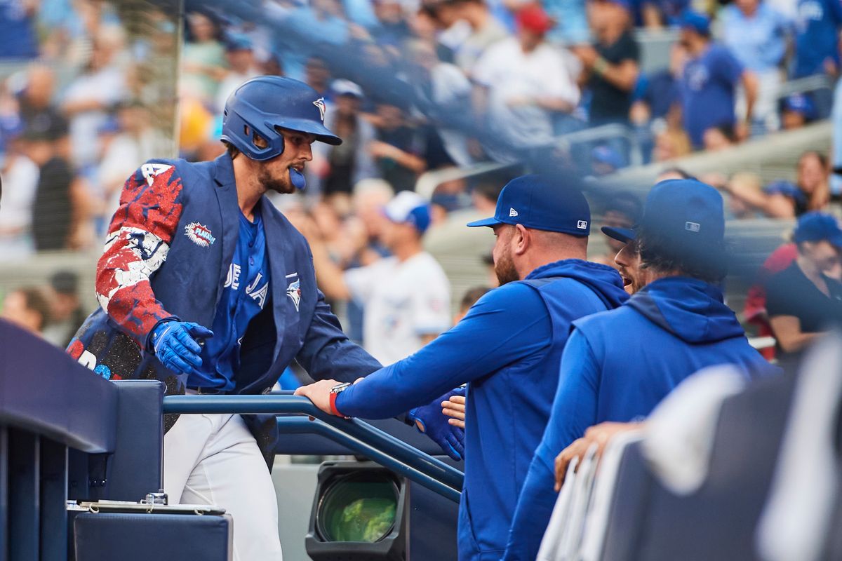 Blue Jays empatan en el liderato del este de la Americana con los Yankees