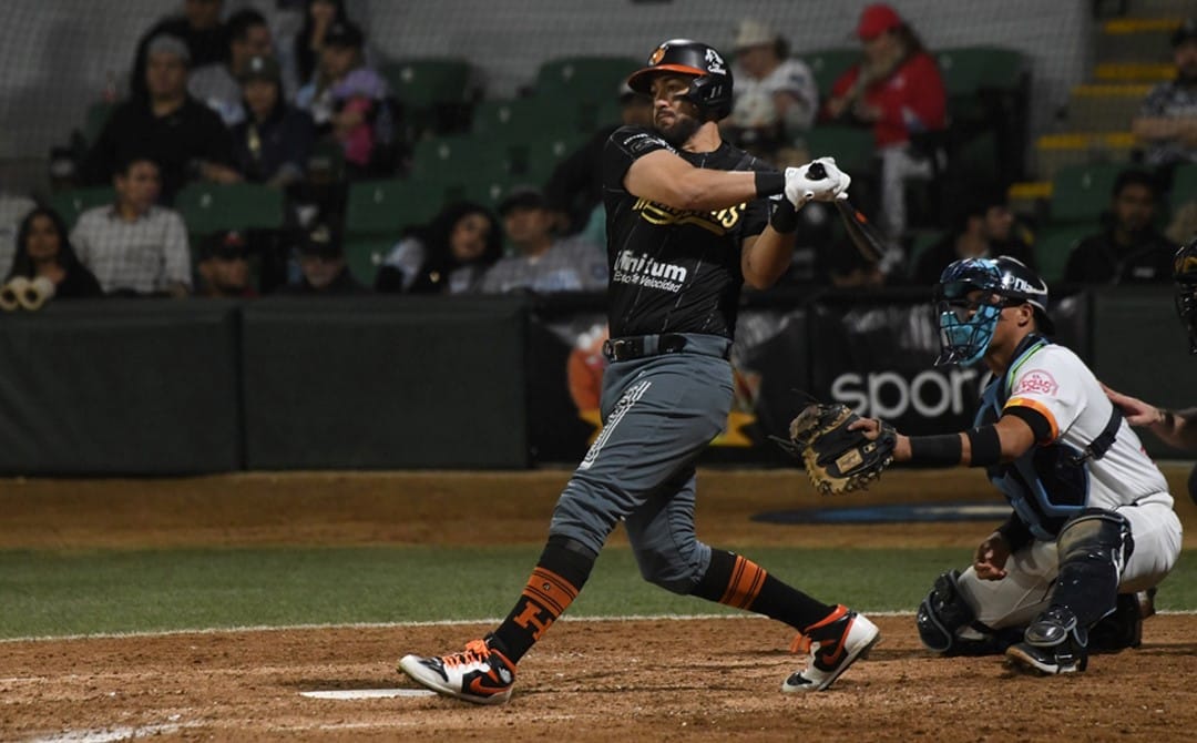 Naranjeros se imponen ante Algodoneros