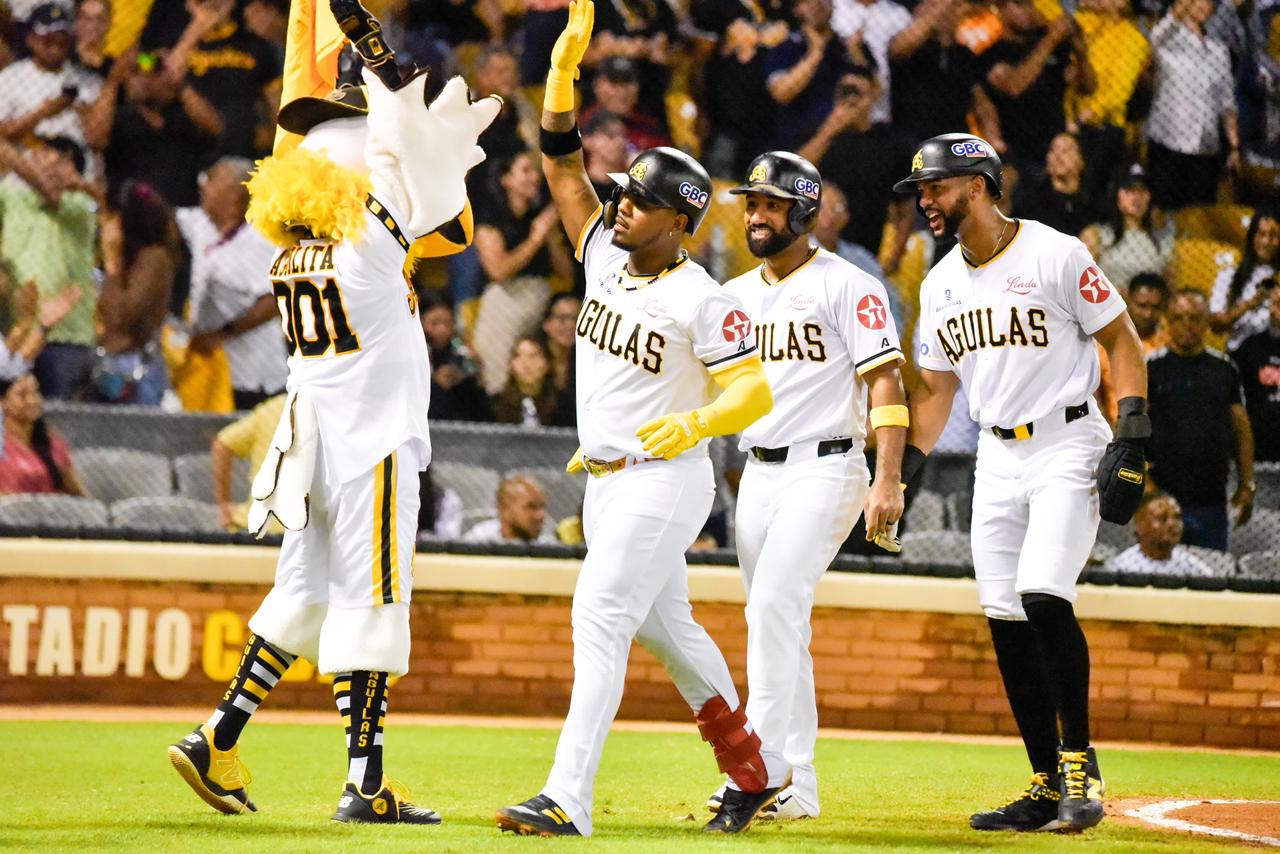 Águilas muestran su poderío ofensivo y obtienen su victoria 16 de la temporada