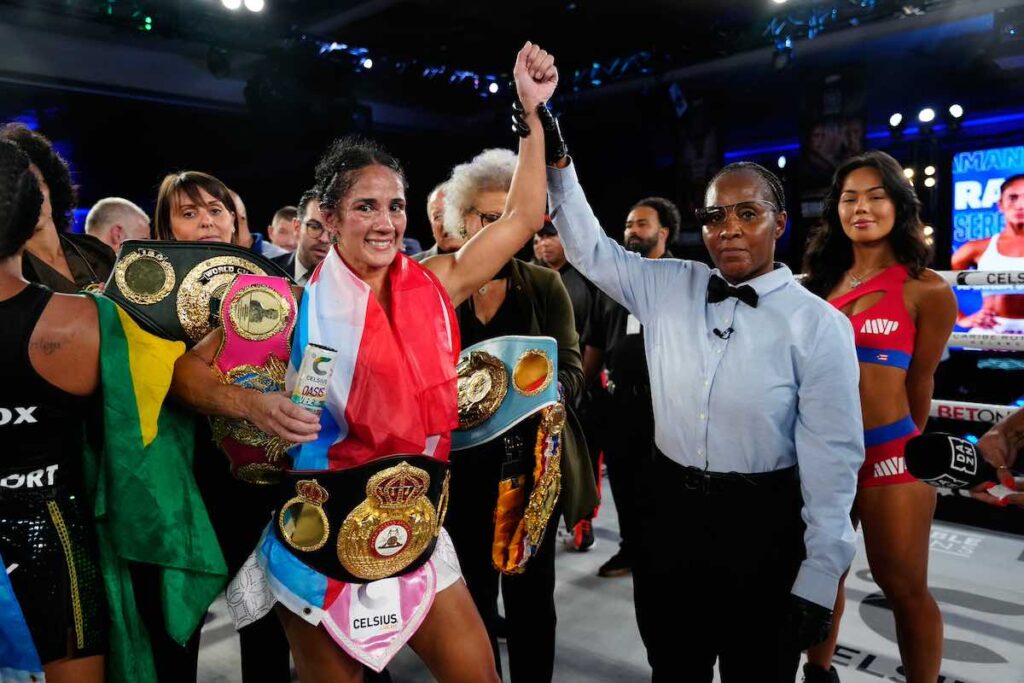 Amanda Serrano retiene sus títulos en una noche histórica