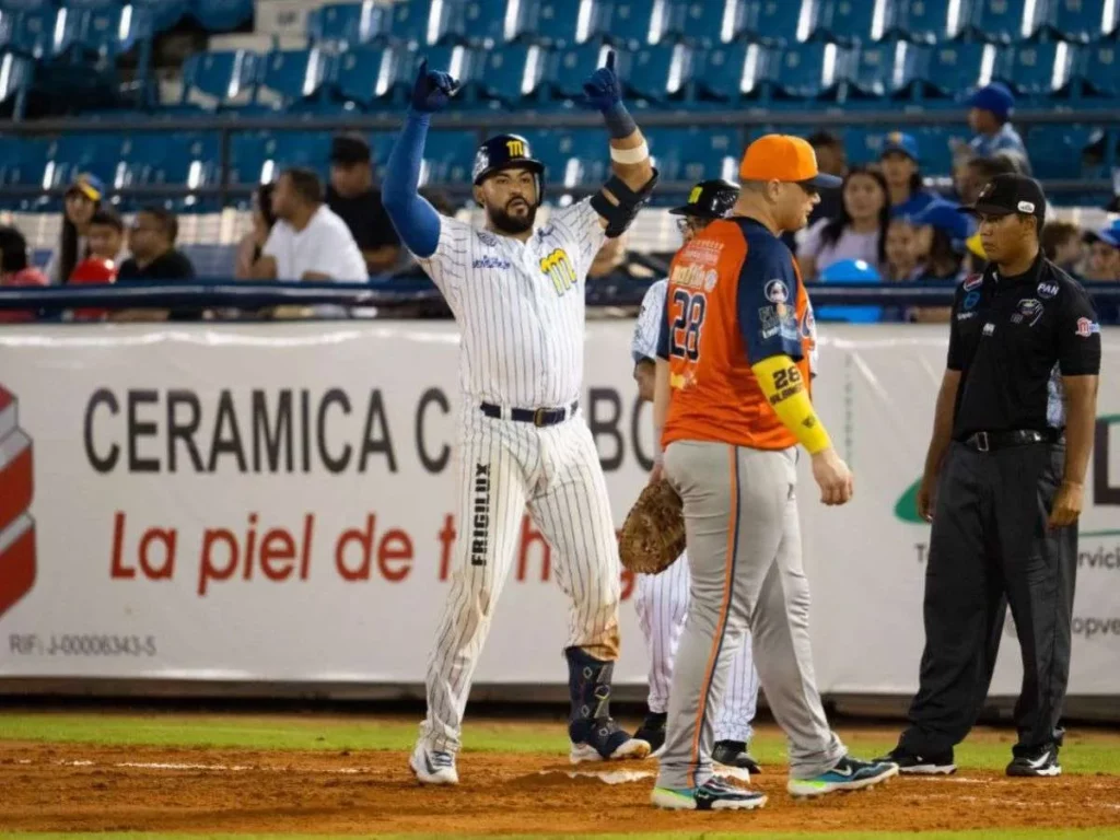 Arturo Nieto lideró victoria de Magallanes sobre Caribes 