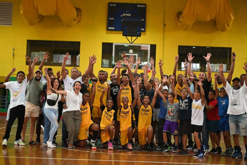 Club Rafael Barias logra corona basket masculino U14 ABADINA