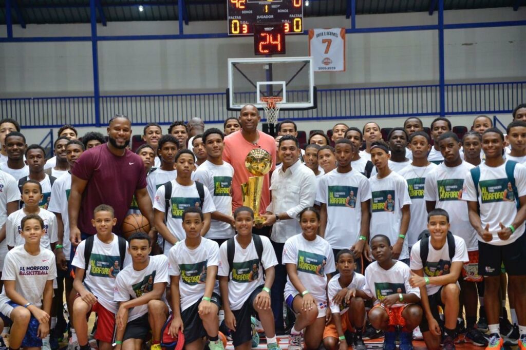 Ministro de Deportes encabeza reconocimiento a Al Horford