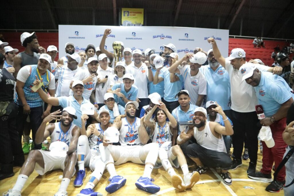 Titanes barren a Reales, se coronan campeones de la LNB