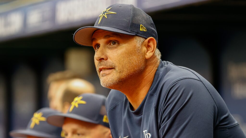 Los Rays extienden los contratos de Kevin Cash y el presidente de operaciones Erik Neander