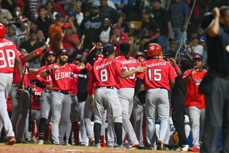 Escogido vence al Licey y se colocan a un juego del primer lugar