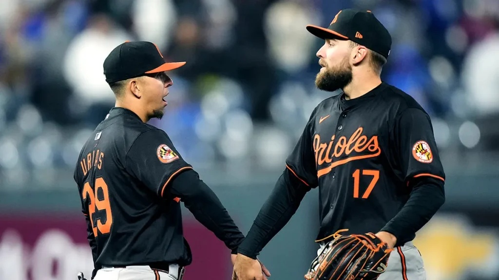Orioles vencen a Reales a base de cuadrangulares