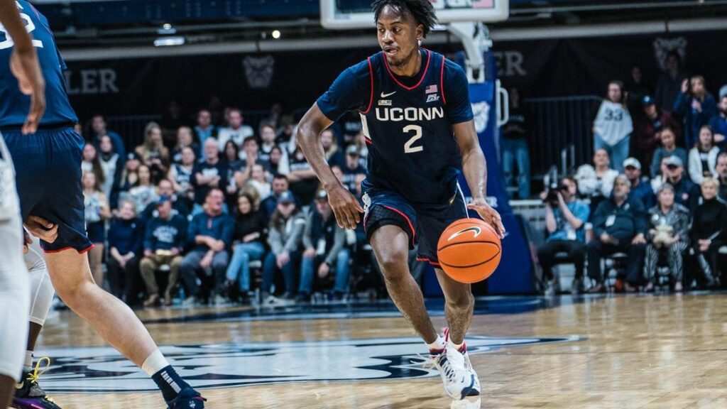 Uconn sube al no. 2 en el ranking AP