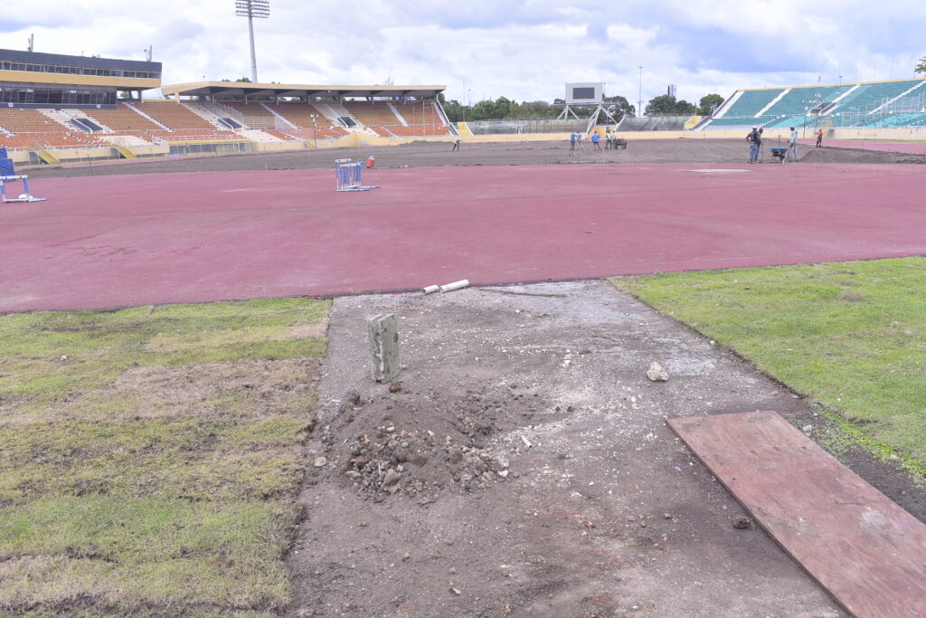 Iniciarán reparación total pista de atletismo Félix Sánchez con inversión superior a los RD$95 millones