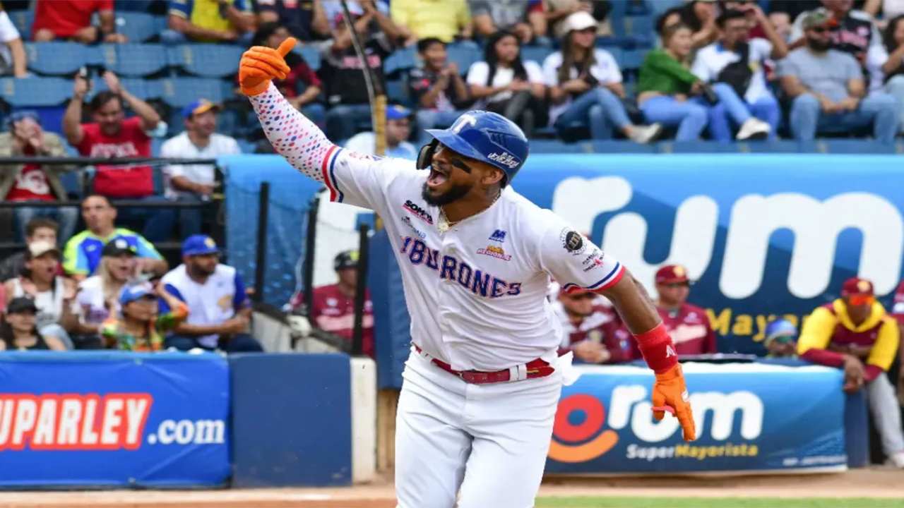 Tiburones envían a Danry Vásquez a Cardenales