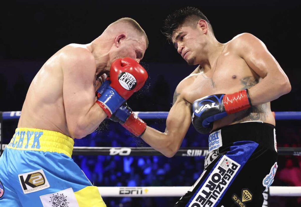 Denys Berinchyk vence a Navarrete por decisión dividida