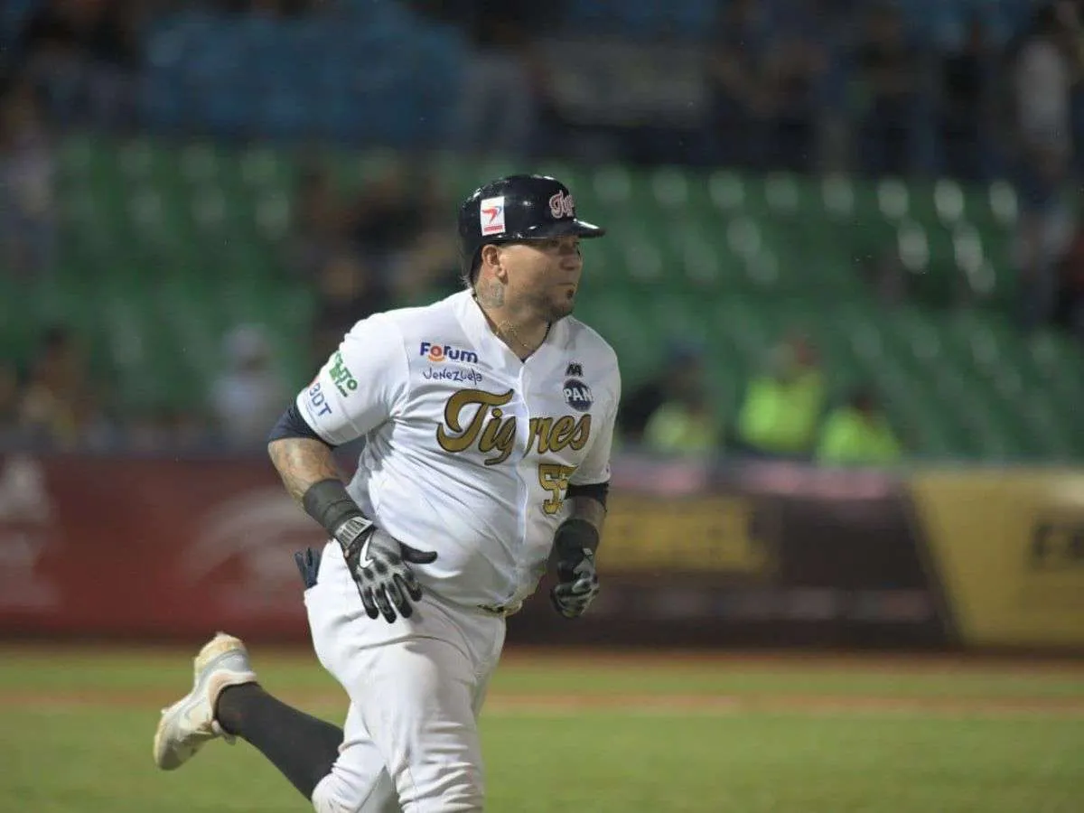 Tigres dominan con facilidad a Caribes