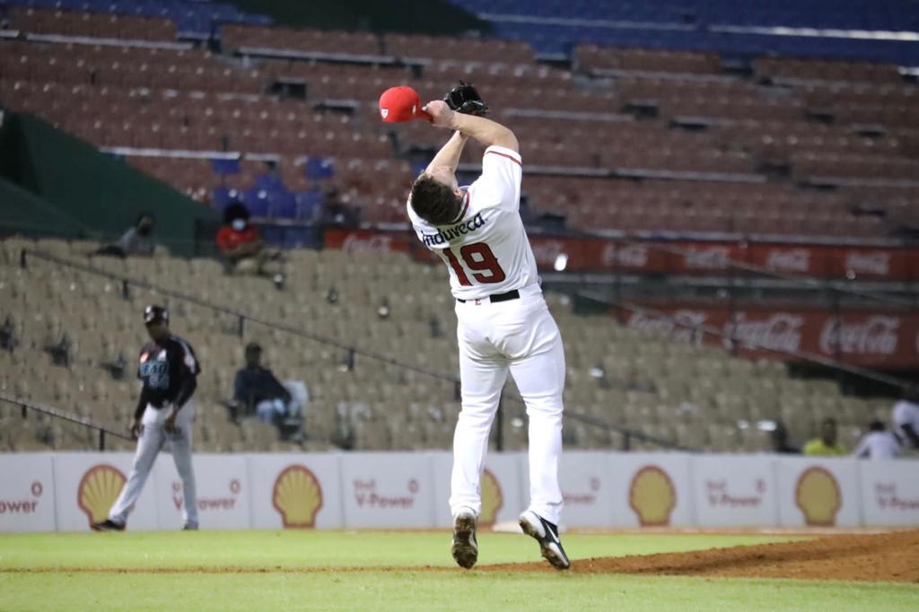 Regresa el relevista Dusten Knight con los Leones