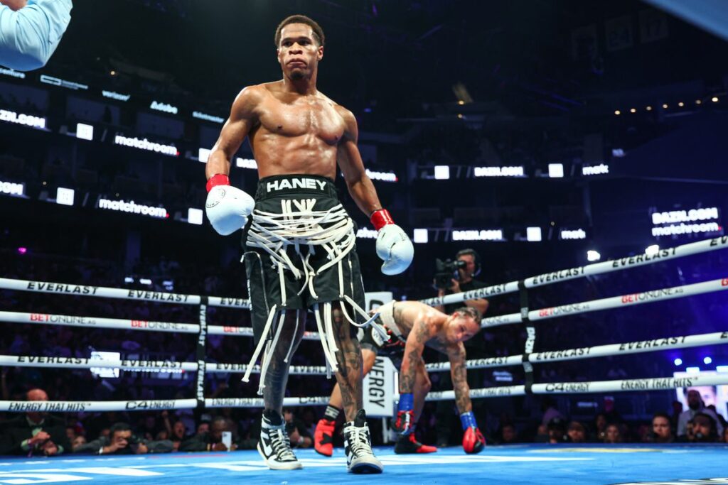 Devin Haney vence de manera unánime a Regis Prograis