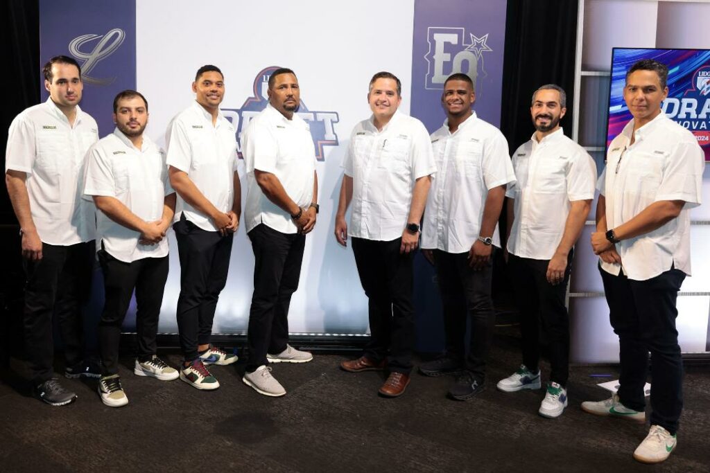 Estrellas Orientales presentan equipo de operaciones de béisbol