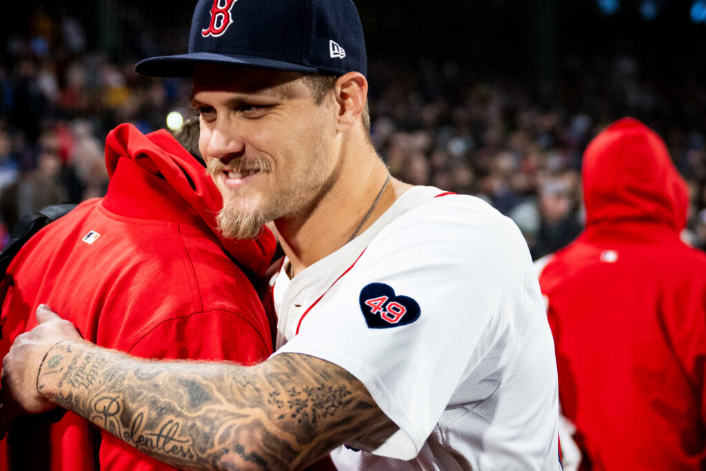 Houck blanquea a Guardians y lanza juego completo, Red sox se imponen en casa