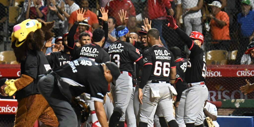 Escogido vence a Licey y se aferra al cuarto lugar en búsqueda de la clasificación