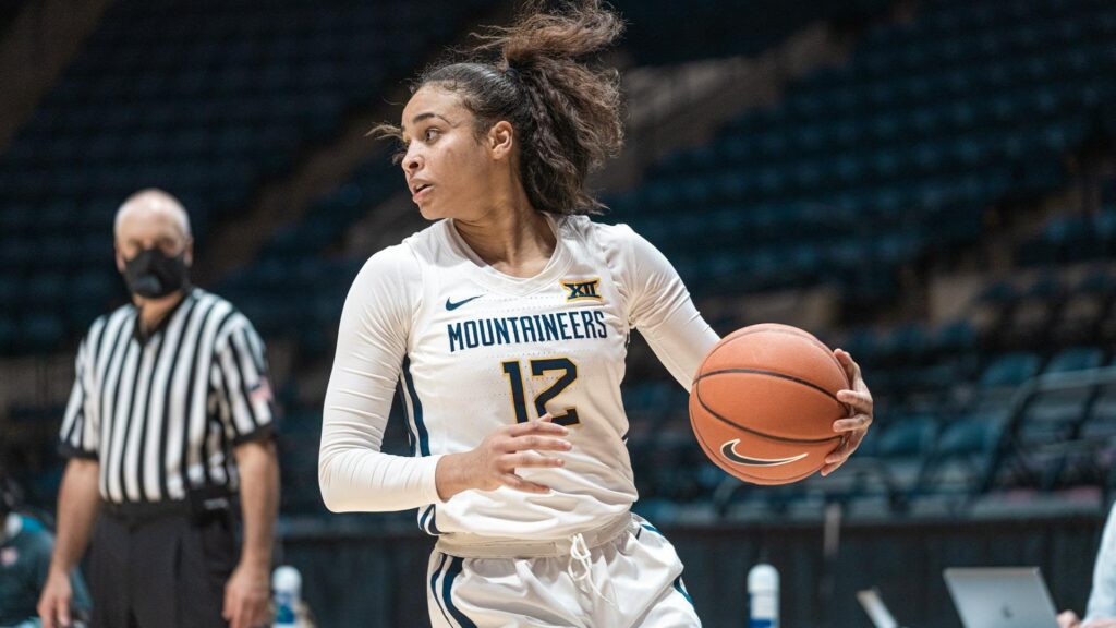 Esmery Martínez se convierte en primer mujer nacida en República Dominicana en llegar a la WNBA