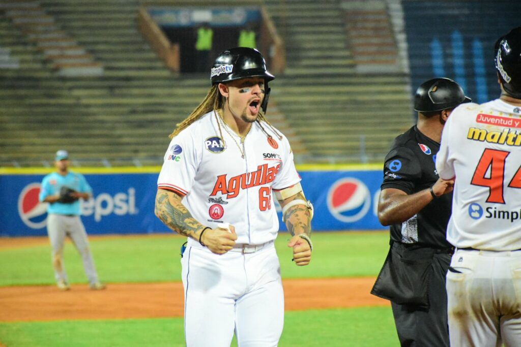 Águilas demuestran su poder contra Bravos