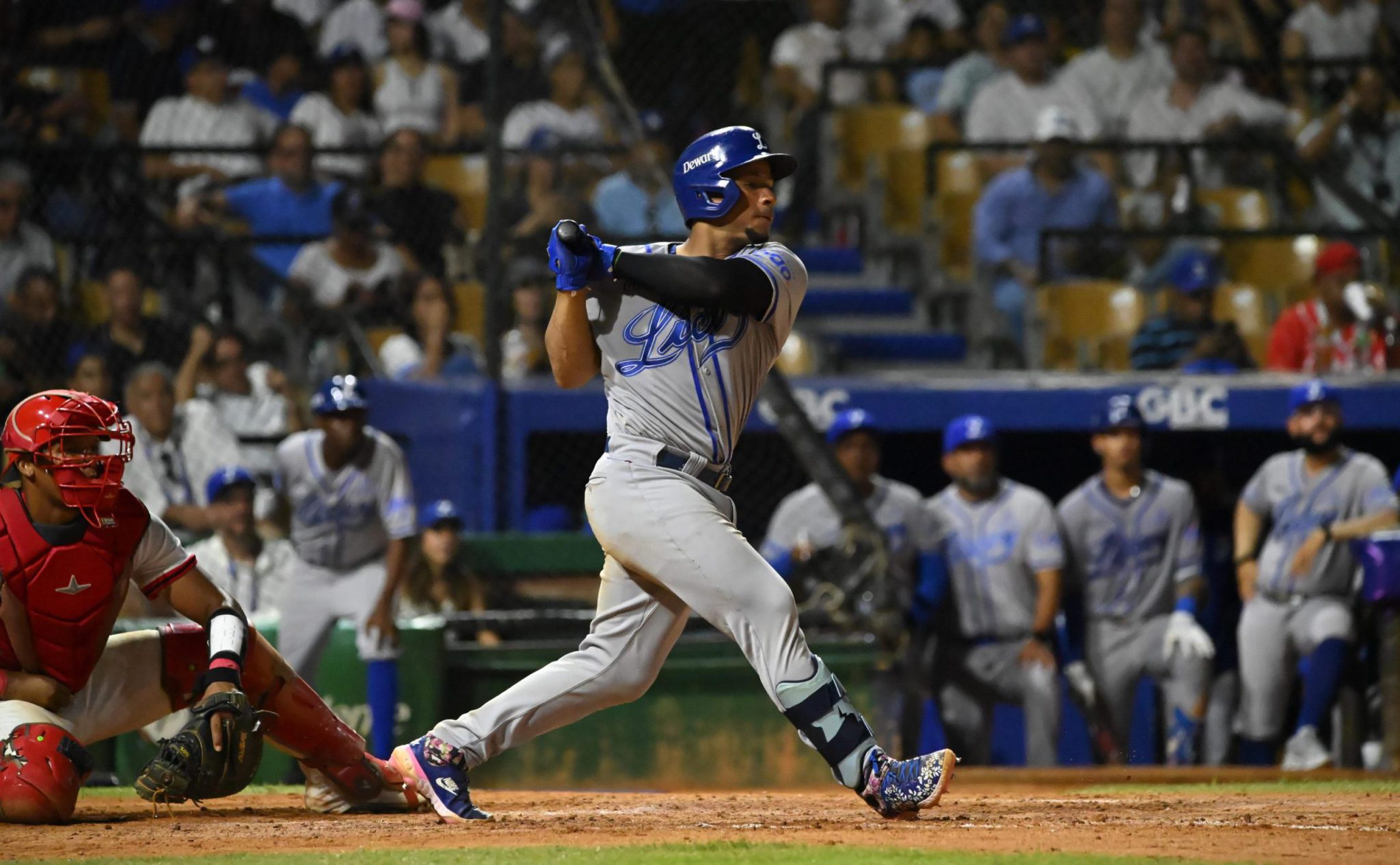 Licey se impone ante Escogido con una ofensiva imparable