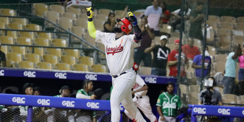 Escogido vence a las Estrellas con cuadrangular de Franmil Reyes y se colocan líder en la tabla
