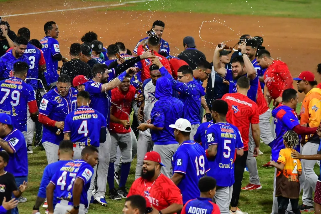 Tiburones avanzan a la serie final