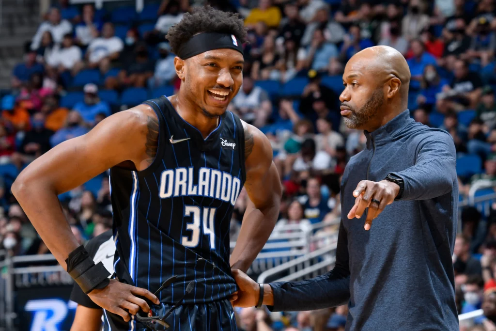 Jamahl Mosley y el Magic acuerdan extensión de contrato