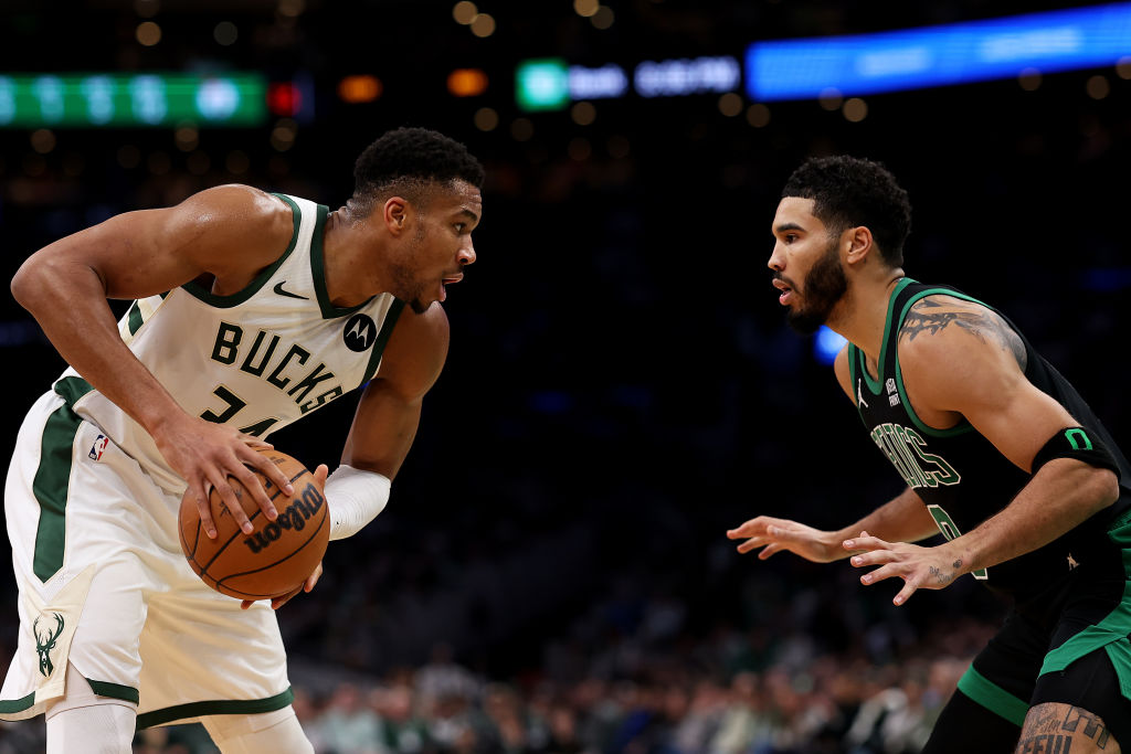 Celtics vencen a Bucks en primer duelo entre colosos