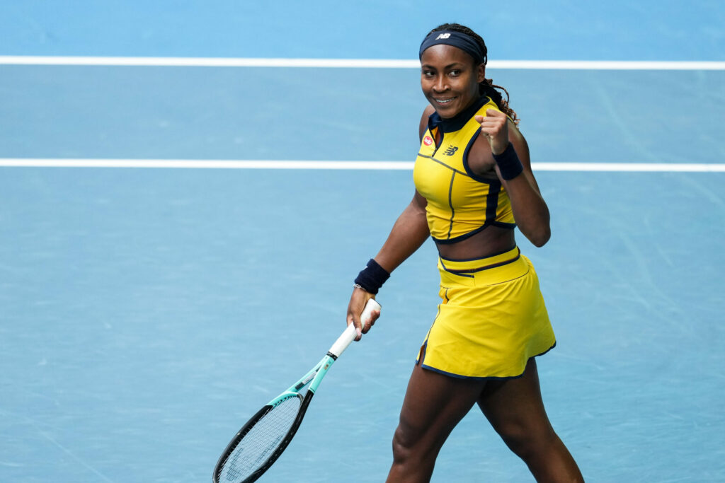 Gauff avanza a semifinales del Abierto de Australia tras vencer a Kostyuk