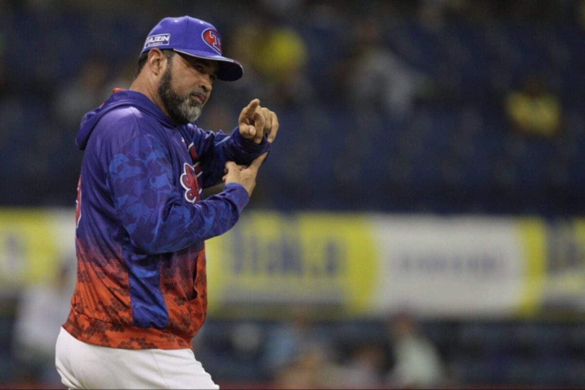Ozzie Guillen se reporta a la pretemporada de los Tiburones de La Guaira