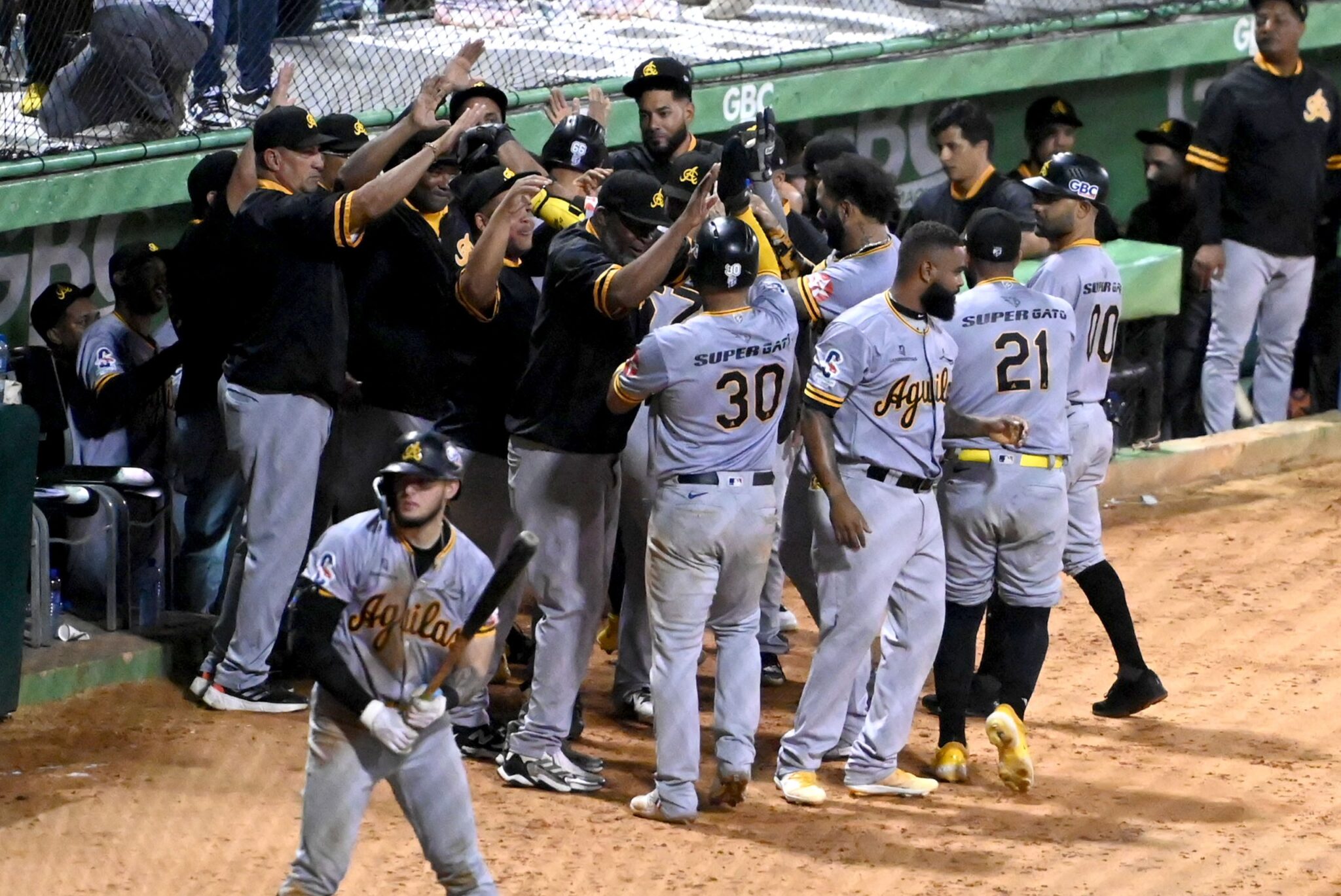 Águilas se clasifican a Round Robin tras vencer a Estrellas con hit crucial de Lagares