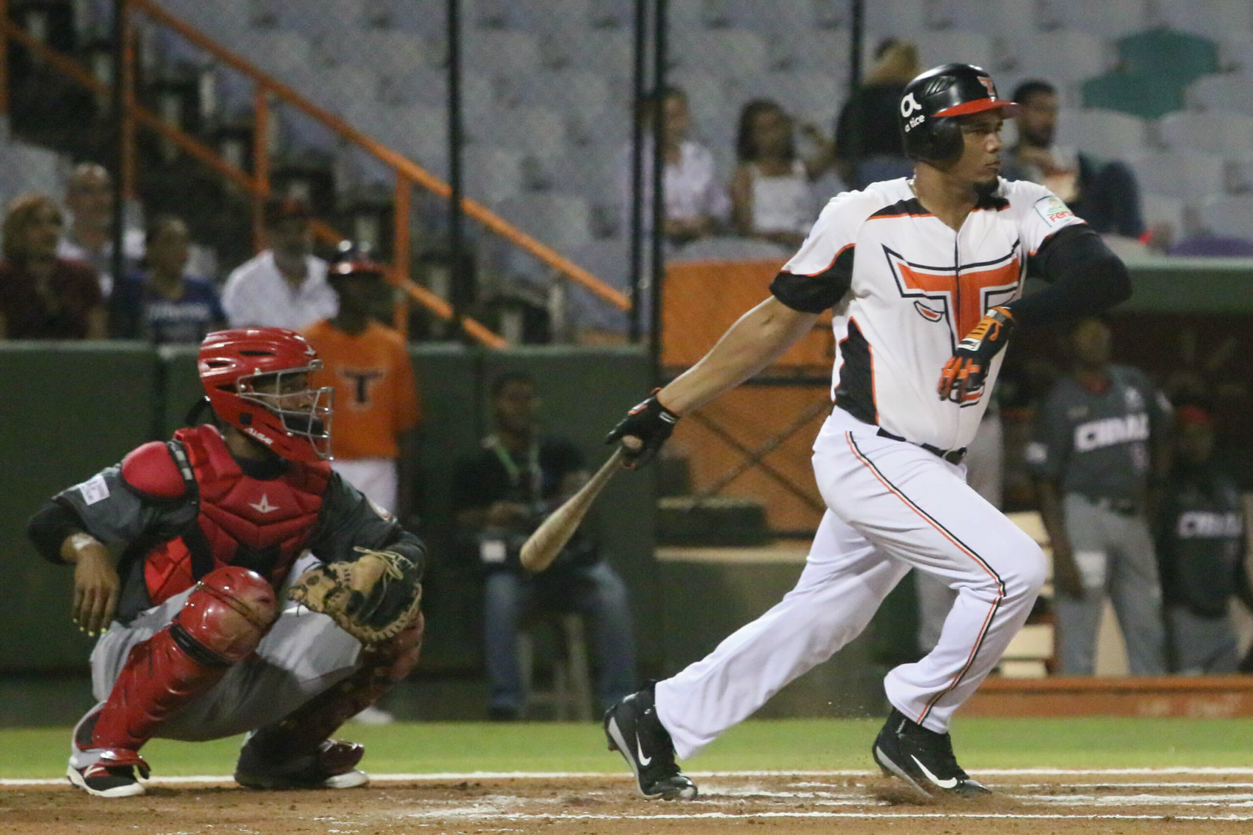 Jeimer Candelario seguirá formando parte de los Toros