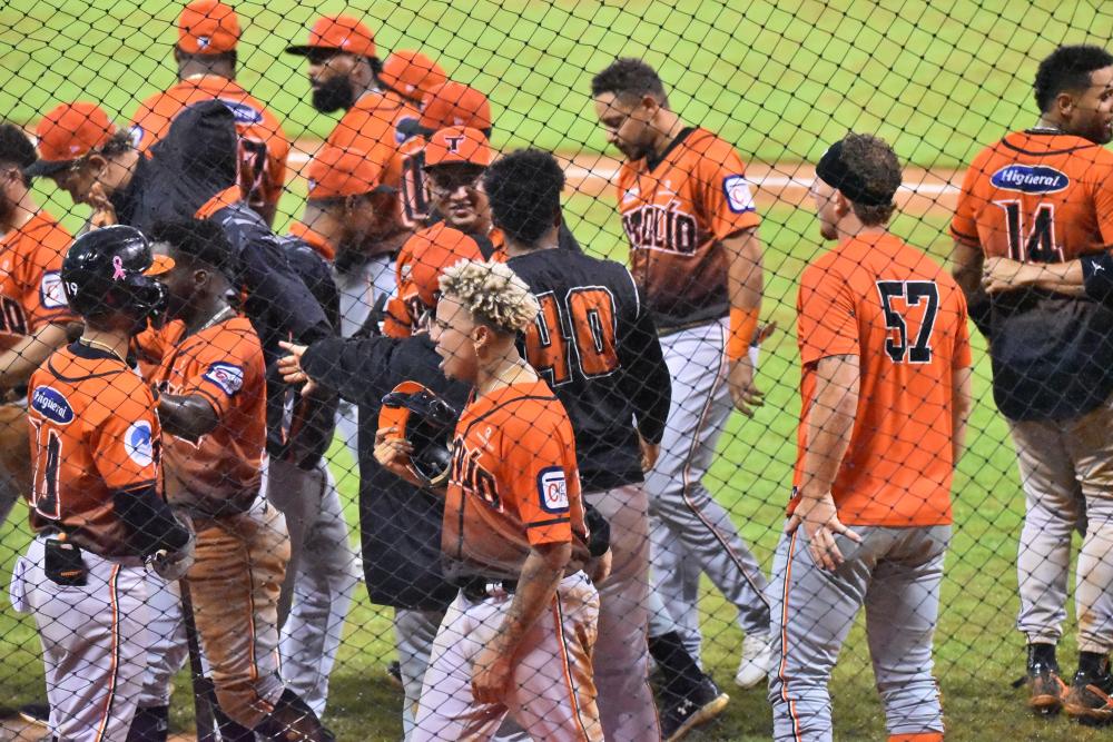Toros del Este remontan y vencen Águilas Cibaeñas en el Estadio Cibao