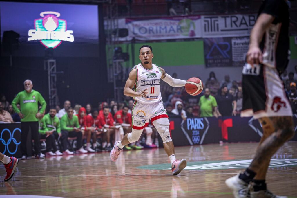 Santeros defienden su casa en el BSN