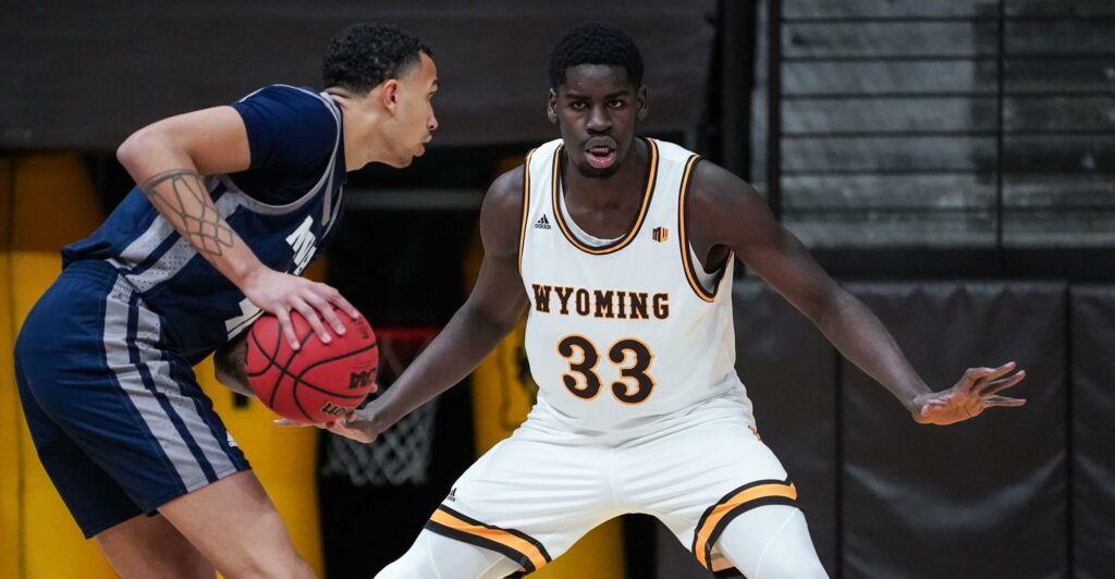 Wyoming perderá a Graham Ike al menos por ocho semanas
